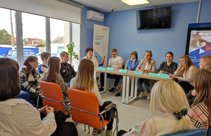 Студенты посетили КУ ЦЗН Чувашской Республики «Цивильский», где состоялась ярмарка вакансий