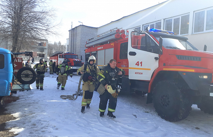 В ЦАТТ п. Кугеси проведена учебная пожарная эвакуация студентов и сотрудников