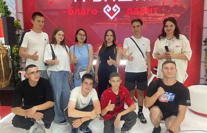 Активисты первичного отделения встречают День молодежи в Москве!